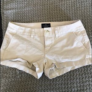 American Eagle Cream Twill Mid Rise Shorts